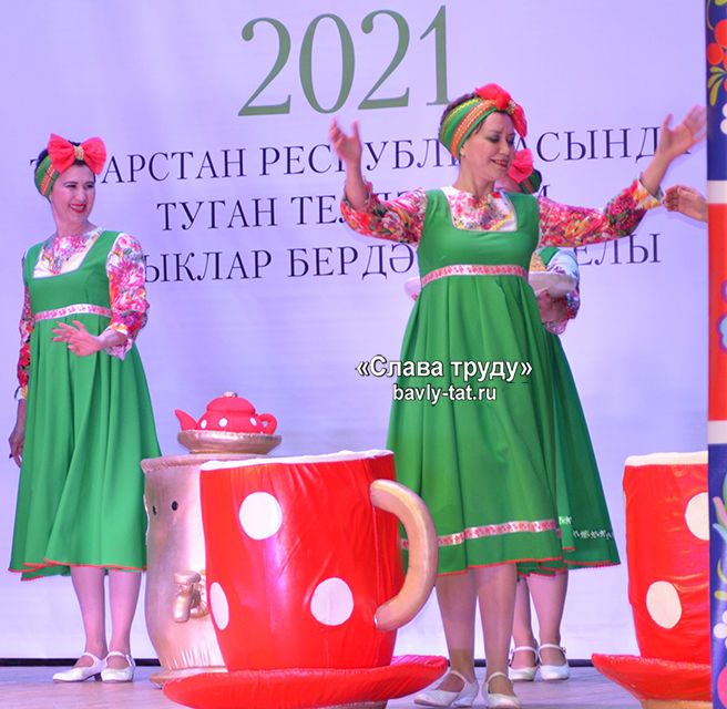 Работники Бавлинского отдела культуры принимают поздравления