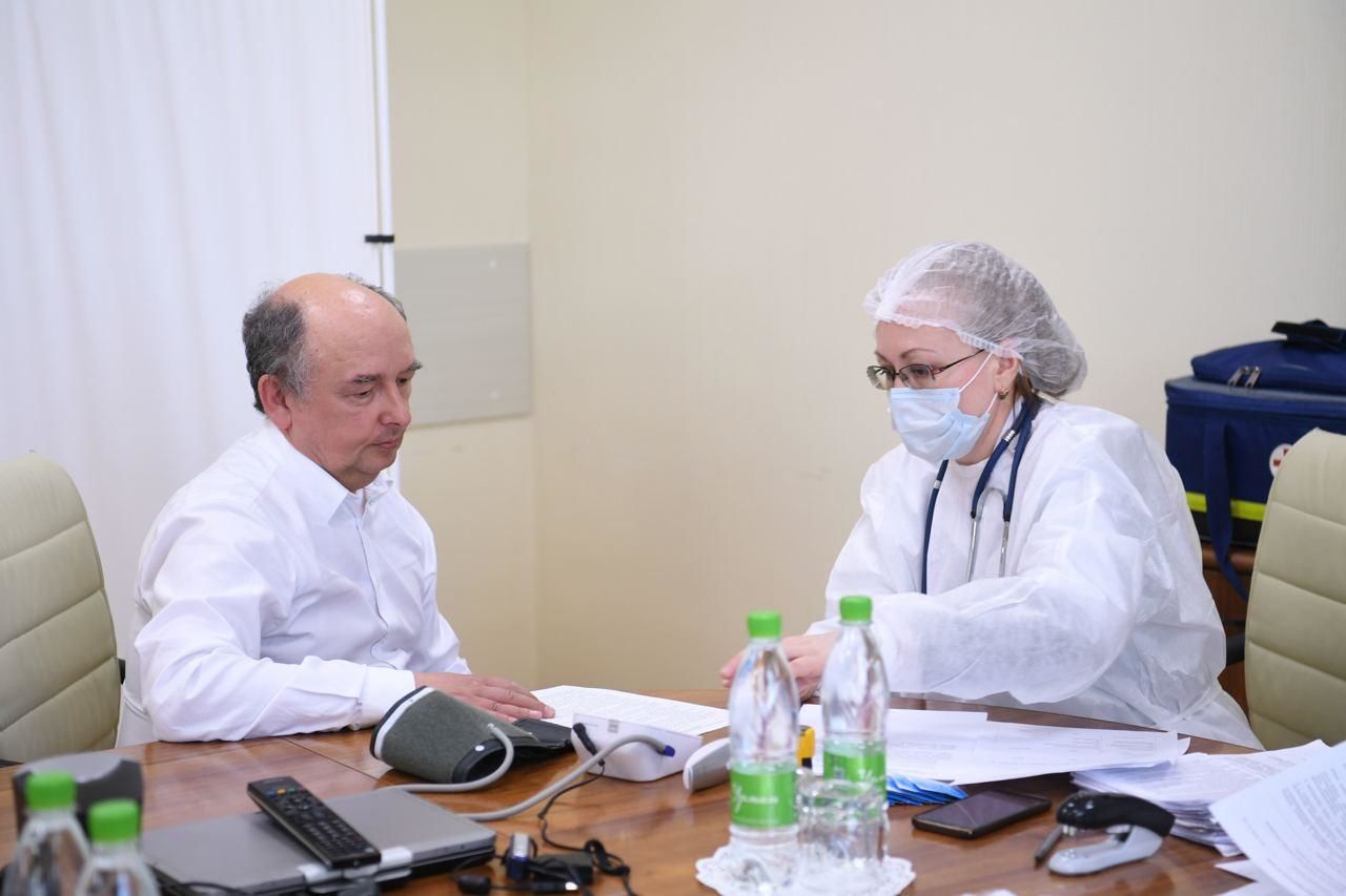 Сегодня сотрудники Аппарата Президента республики прошли вакцинацию от Covid-19