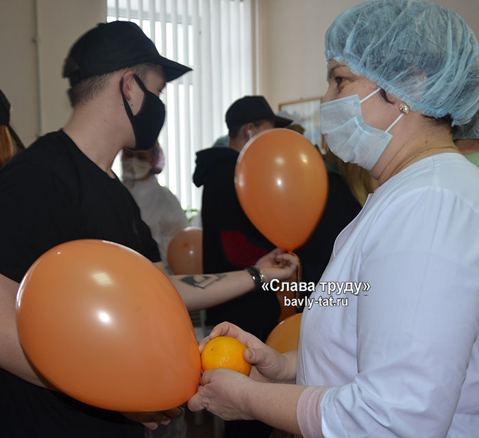 Бавлинских медиков посетили волонтёры