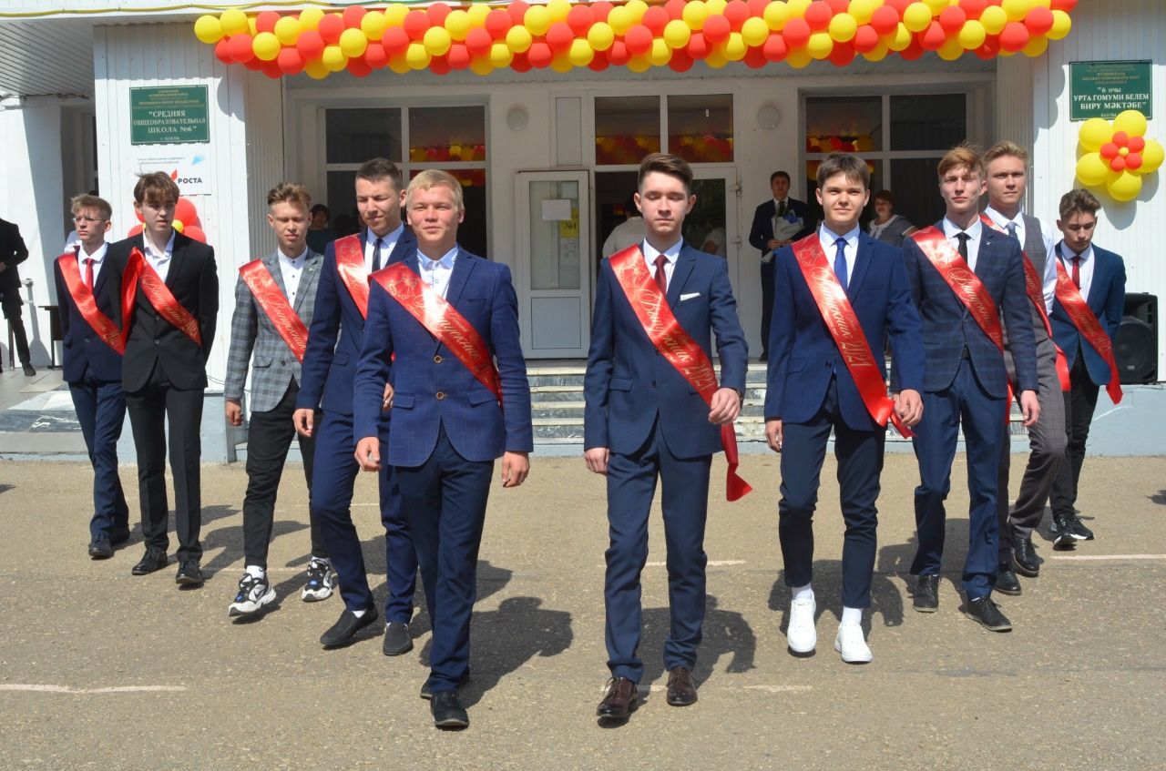 В бавлинских школах прозвенел звонок на последний урок | 22.05.2021 | Бавлы  - БезФормата