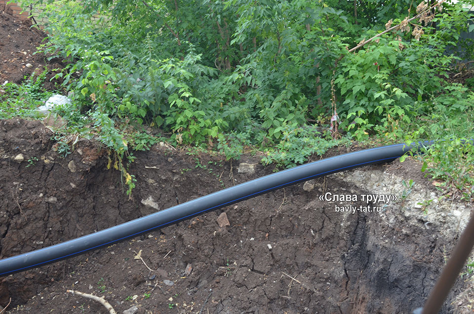 В Бавлах обновляются линии водоснабжения