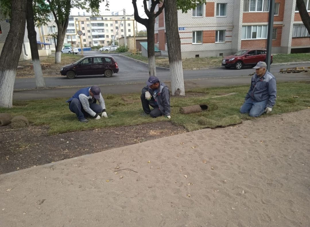 В Бавлах продолжается благоустройство парка