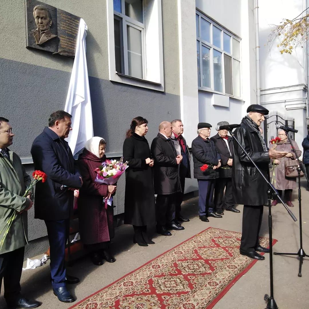 В Казани установили мемориальную доску в честь нашего земляка Фаниса Яруллина