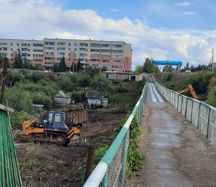 Пешеходный мост в микрорайоне Бавлов закрыт на реконструкцию