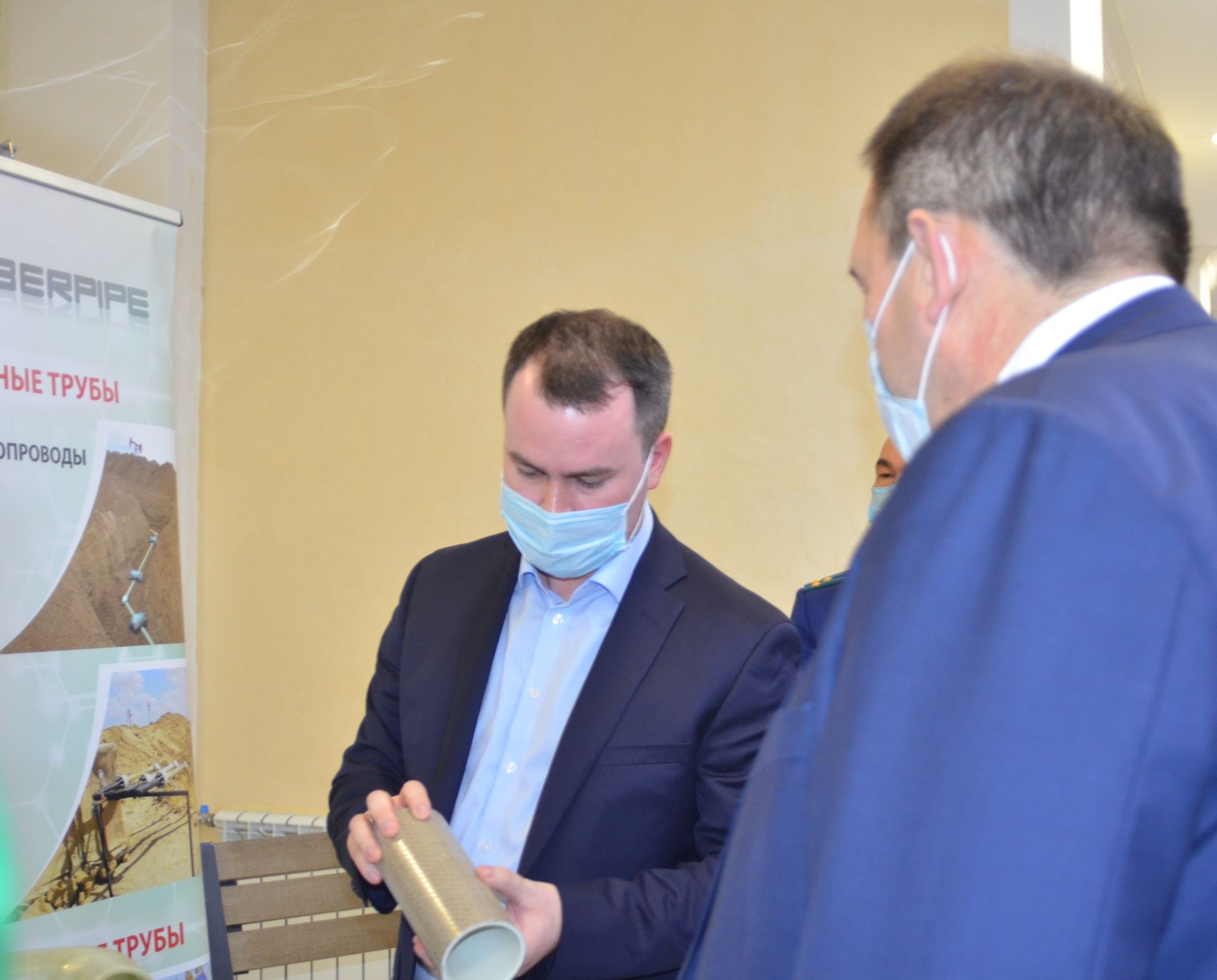 Премьер-министр Татарстана посетил выставку предприятий в доме культуры