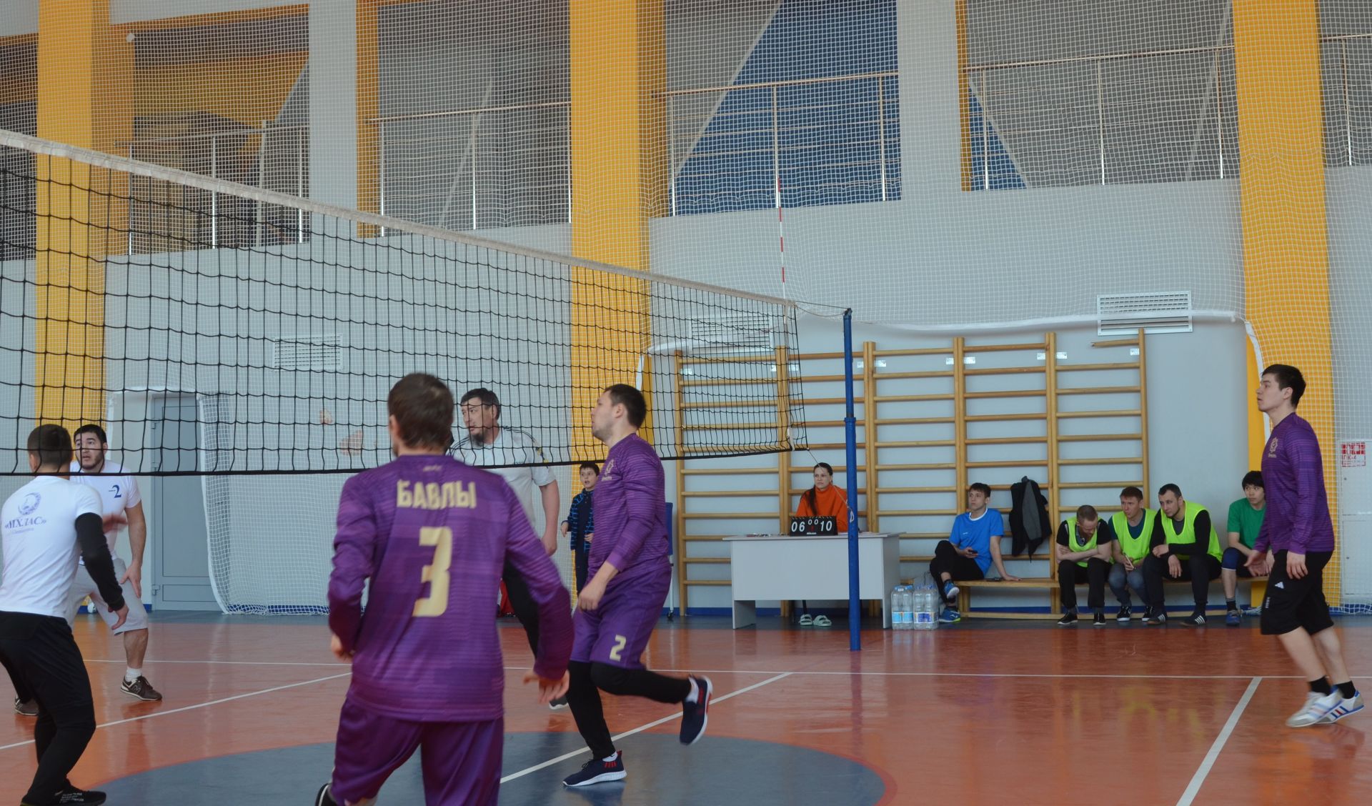 В Бавлах встретились волейболисты мухтасибатов Татарстана