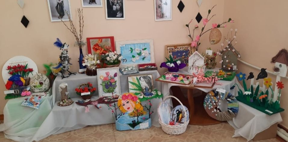 В "Доме школьников" Бавлов организовали весеннюю выставку
