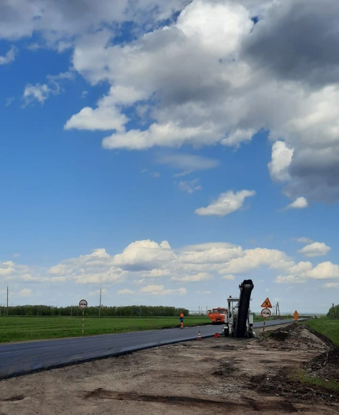 В Бавлинском районе на одном из участков автодороги ведутся ремонтные работы