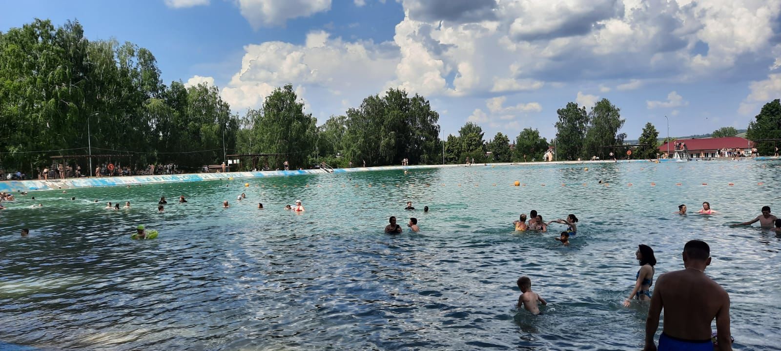 Отдыхающие в бассейне: “В Бавлах бассейн шикарный, спасибо руководству!”