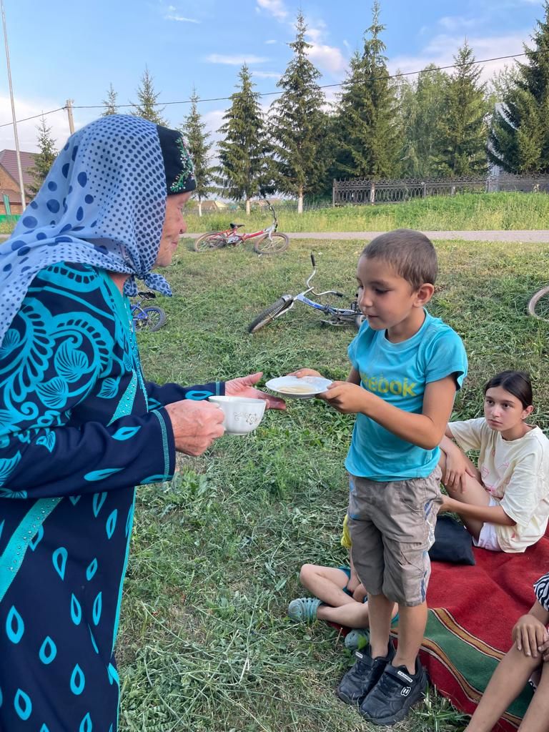 Татар Томбарлысында балалар шифалы чәй ясау серләрен өйрәнделәр