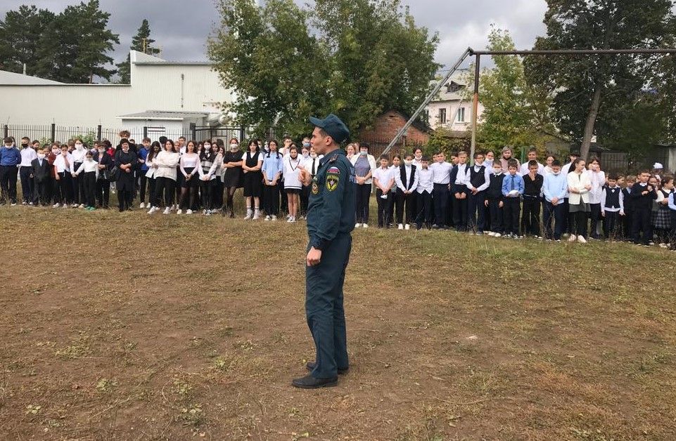 В бавлинской школе прошла учебная тренировка по эвакуации