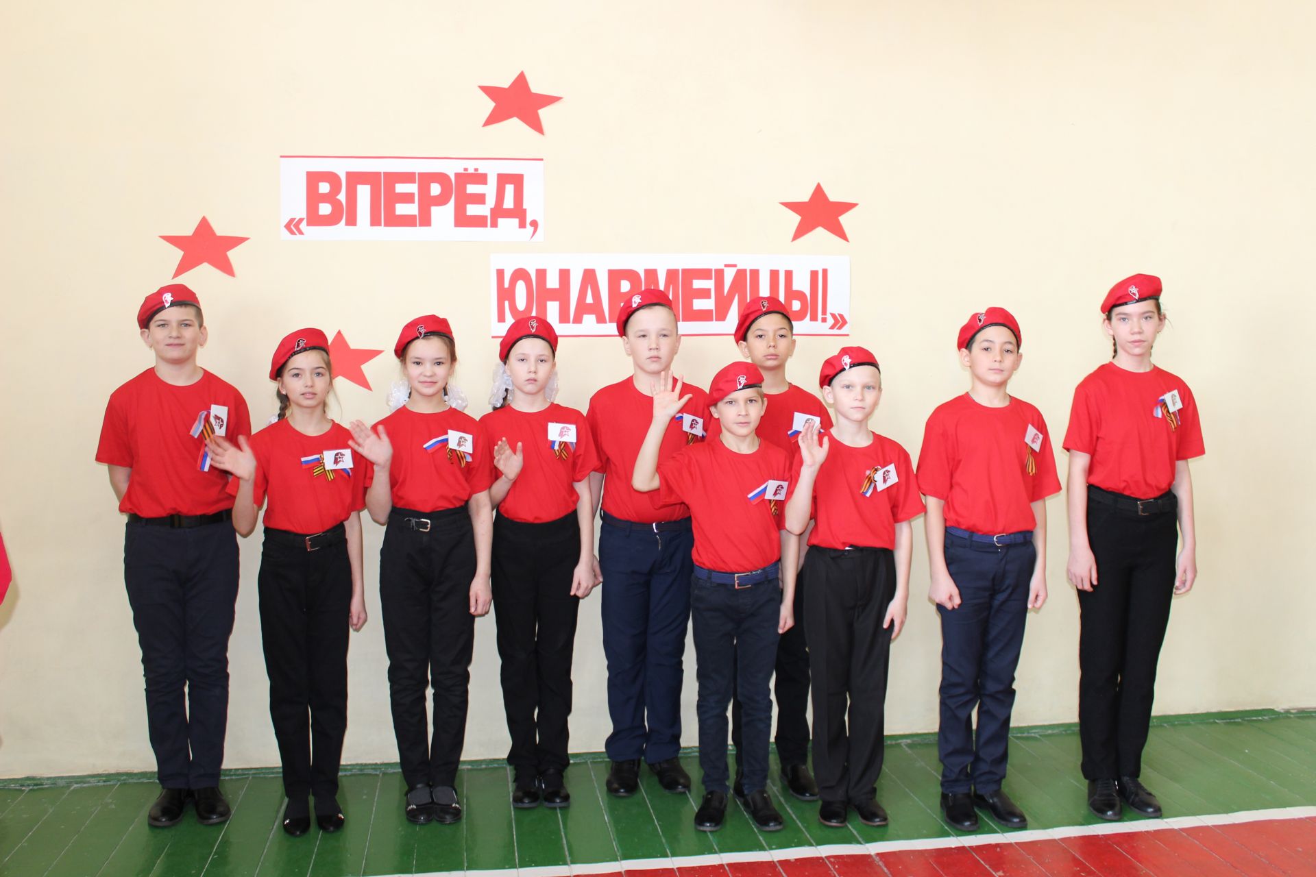 Песни и строй бавлинских юнармейцев