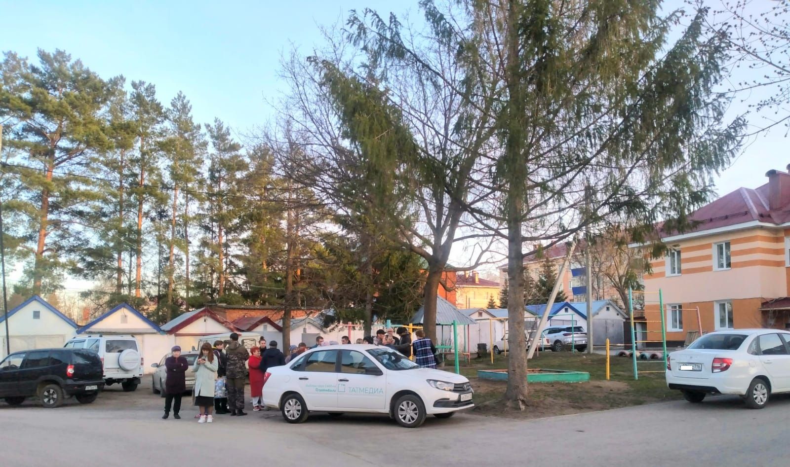 Жители домов по улице Гоголя в ожидании обновлённого двора
