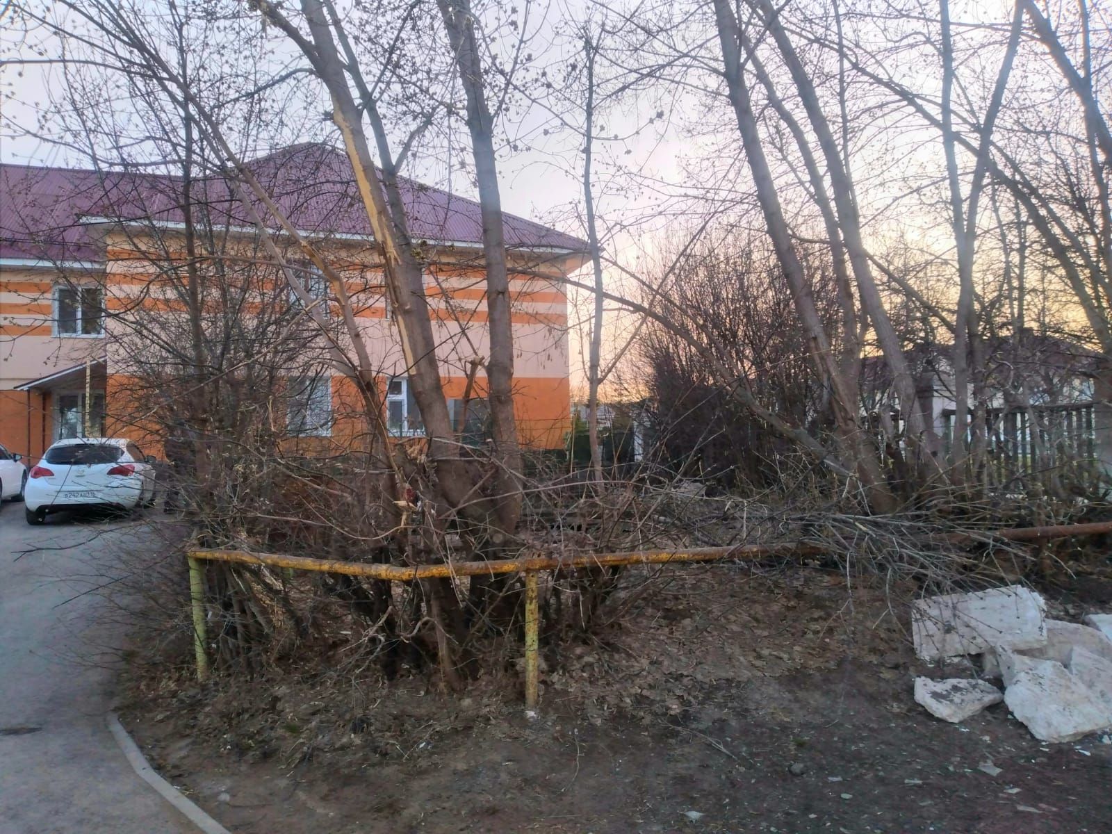 Жители домов по улице Гоголя в ожидании обновлённого двора