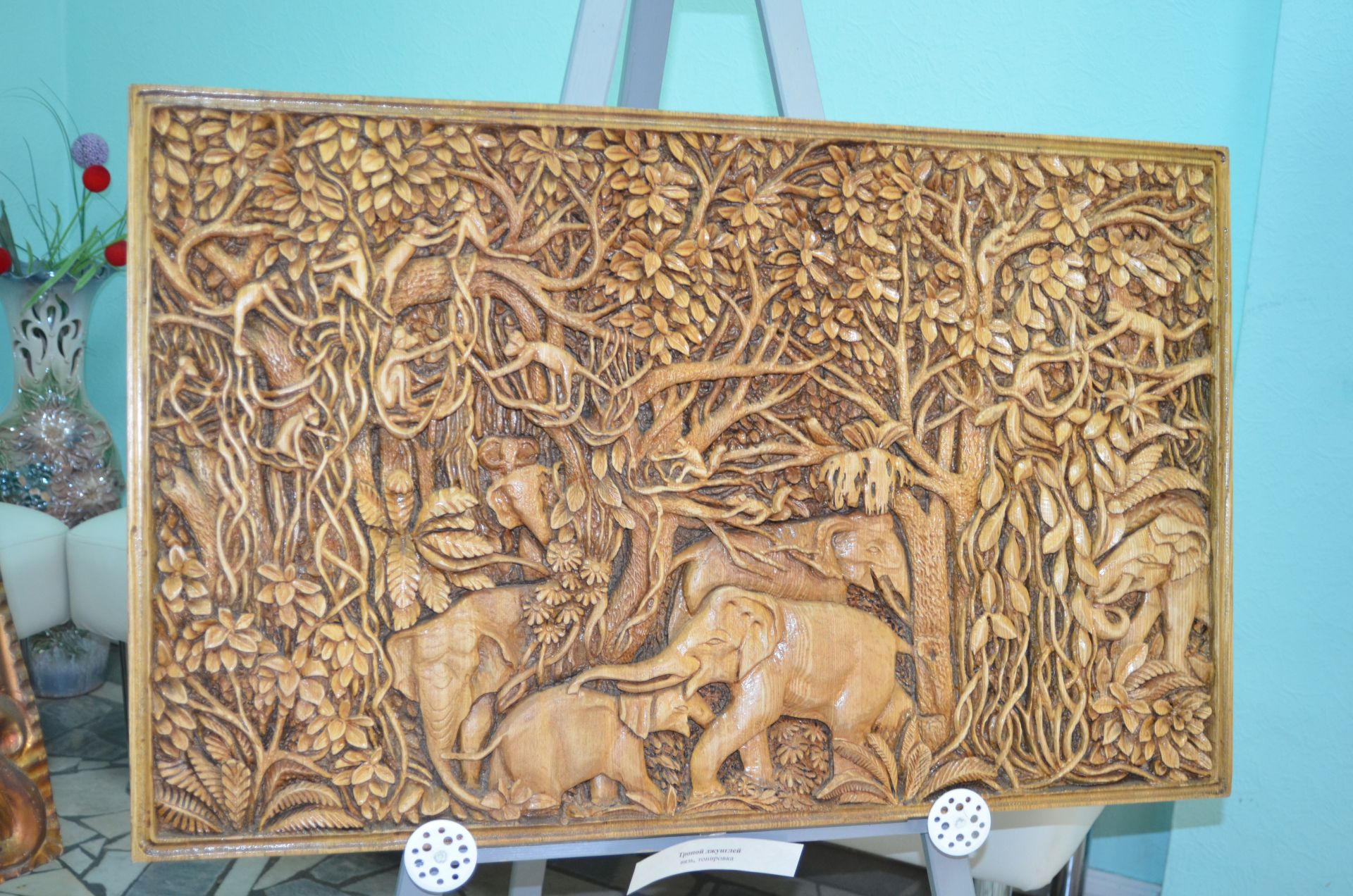 Красота из дерева: В бавлинском музее открылась выставка резчика по дереву