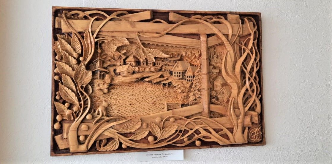 Красота из дерева: В бавлинском музее открылась выставка резчика по дереву