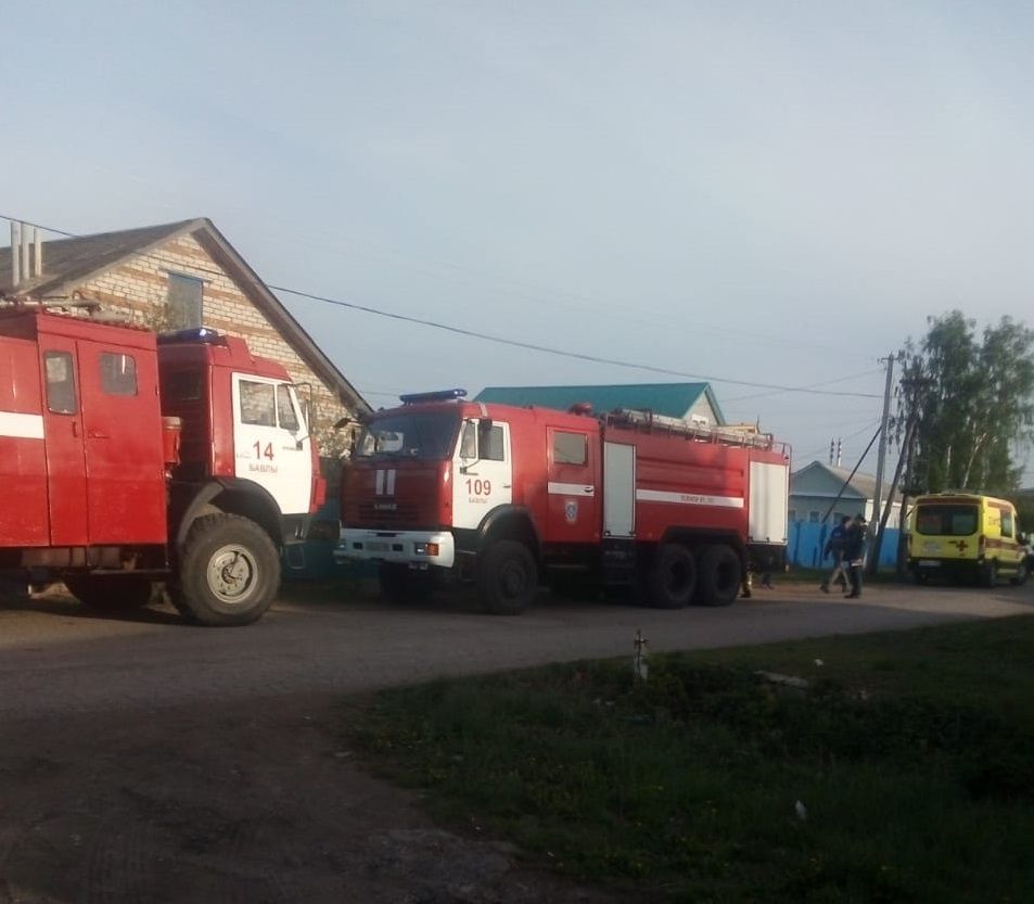 В нижней части города Бавлы случился пожар