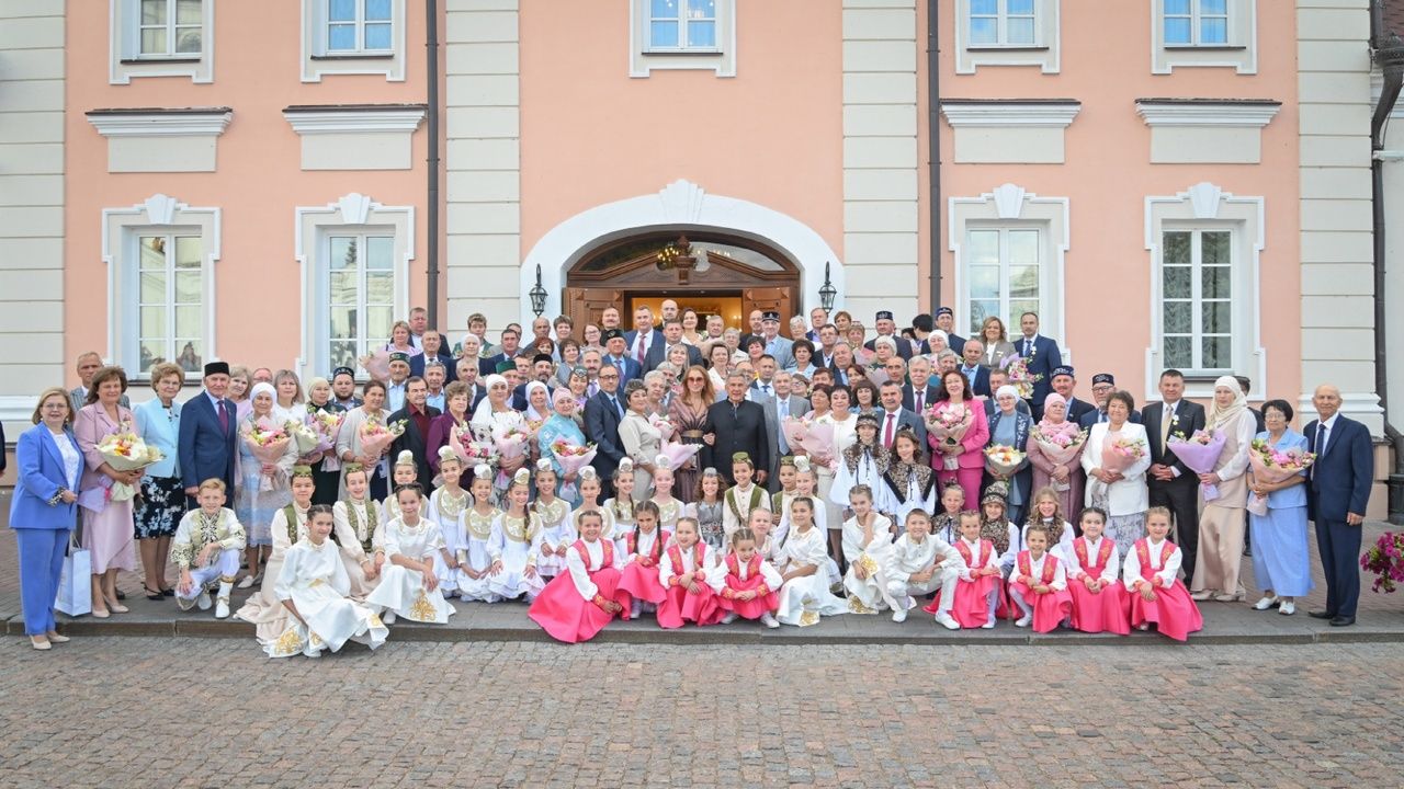 Семья Мурзакаевых из Бавлов посетила торжественный прием четы Миннихановых