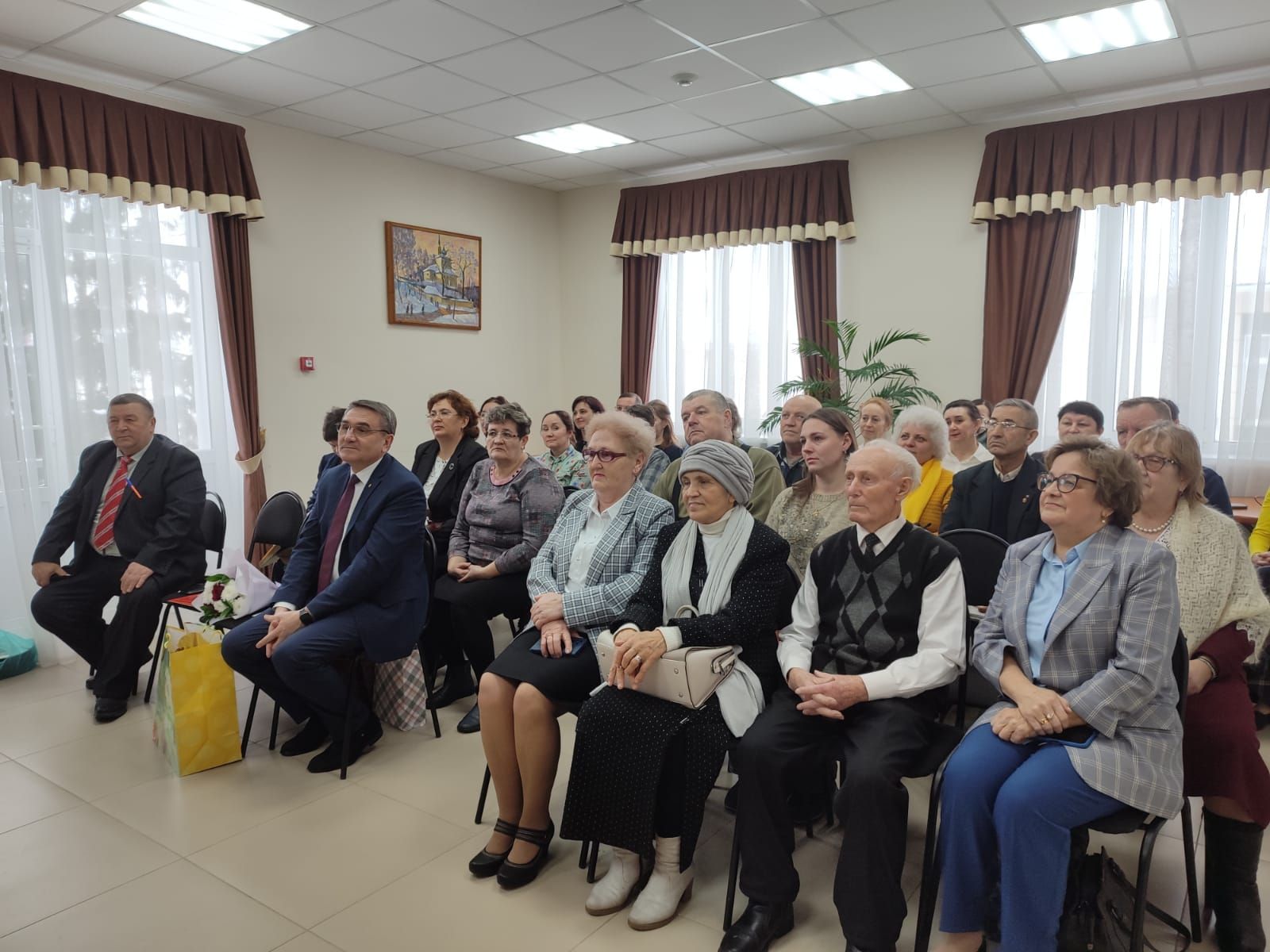 В Центральной библиотеке состоялось торжественное поздравление юбиляра