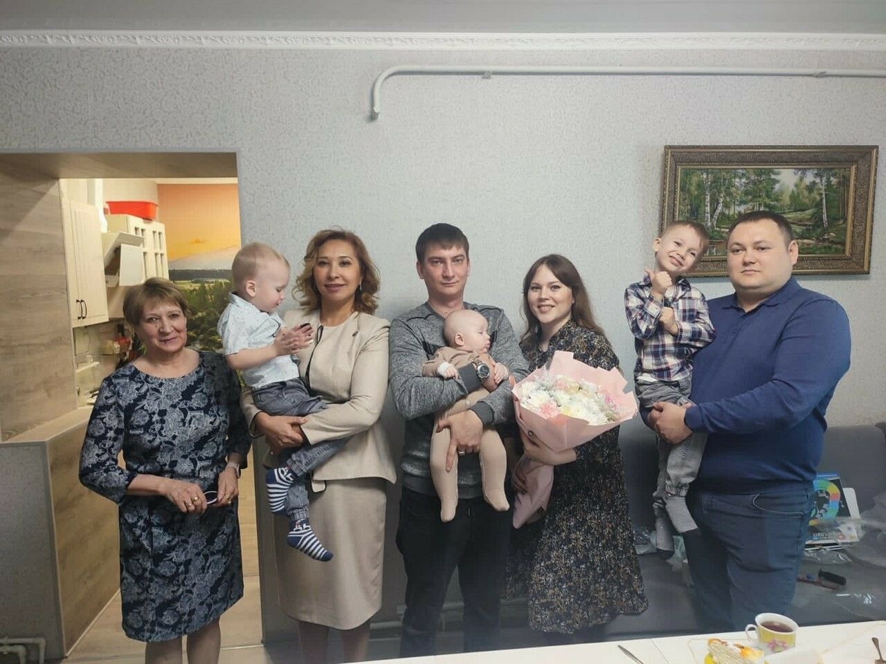 Министр труда, занятости и социальной защиты РТ посетила многодетную семью