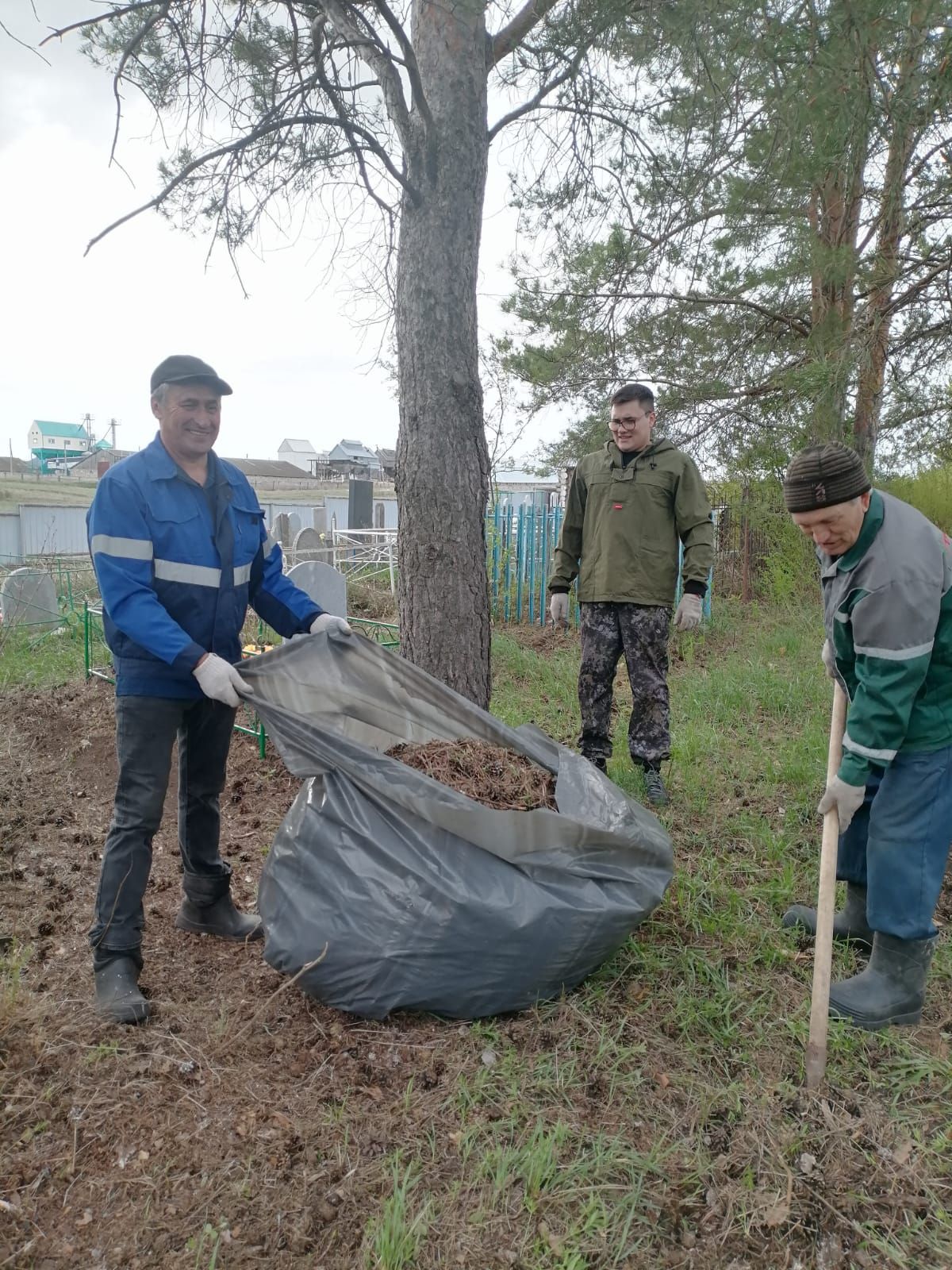 Татар Кандызы халкы зиратларда өмә оештырды