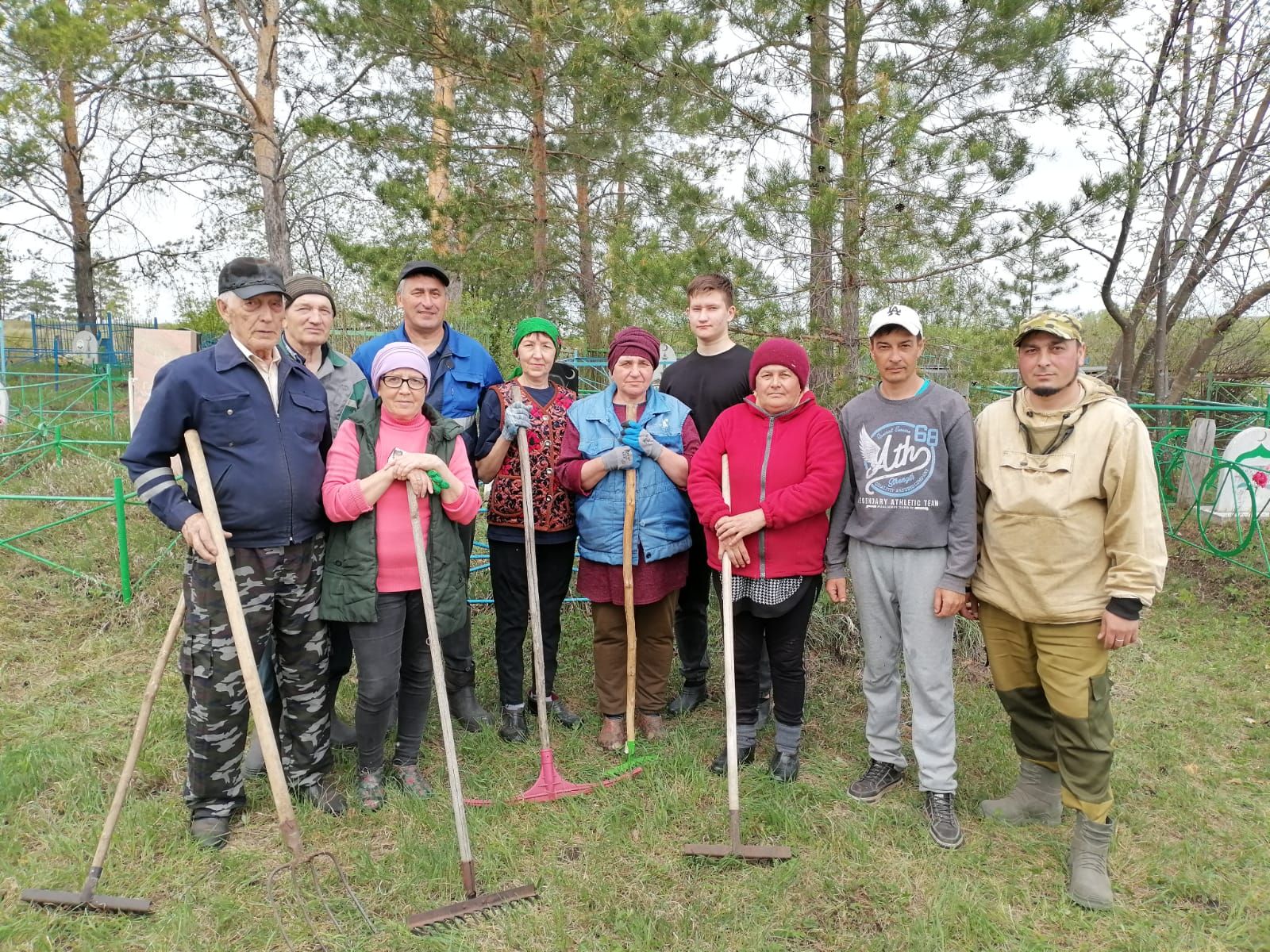 Татар Кандызы халкы зиратларда өмә оештырды