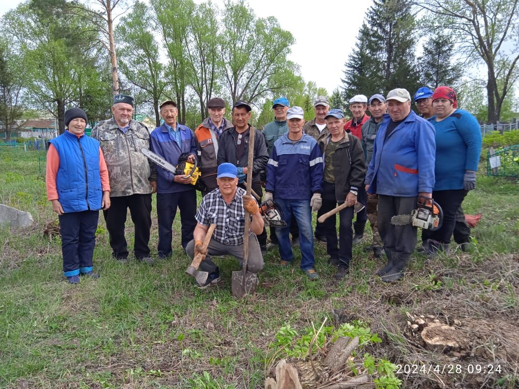 Татар Кандызы халкы зиратларда өмә оештырды