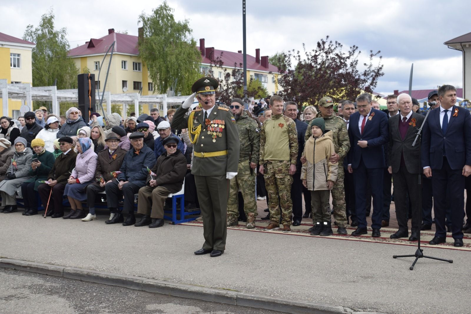 В Бавлах прошел Парад Победы