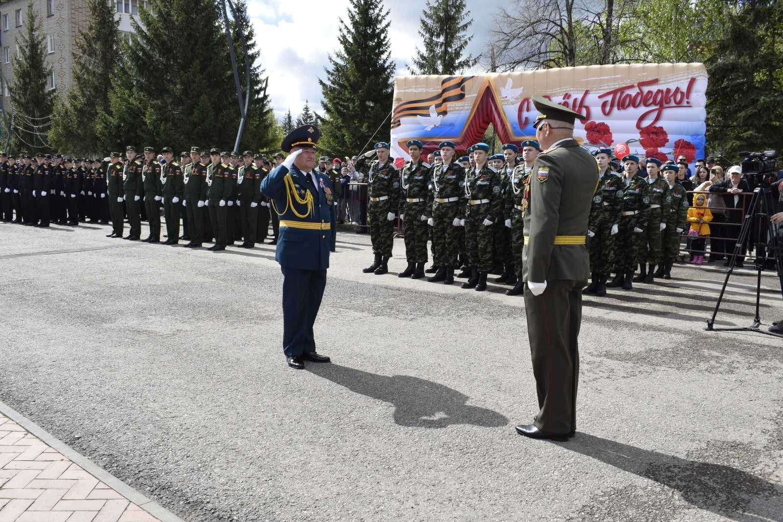 В Бавлах прошел Парад Победы