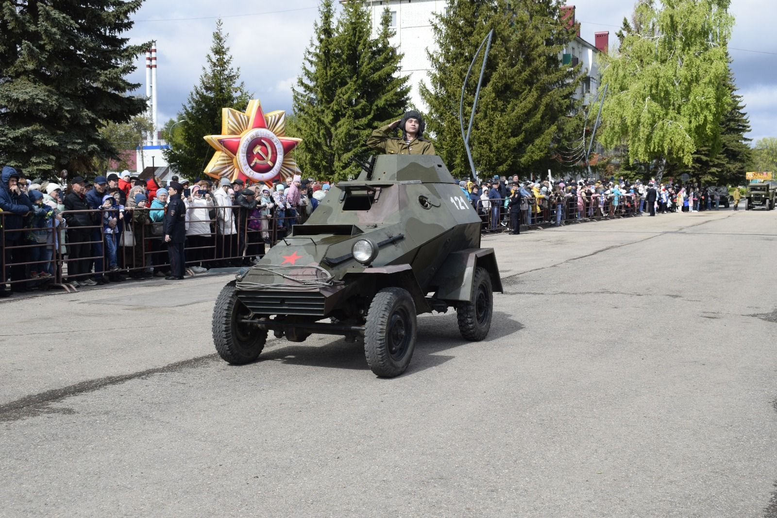 В Бавлах прошел Парад Победы