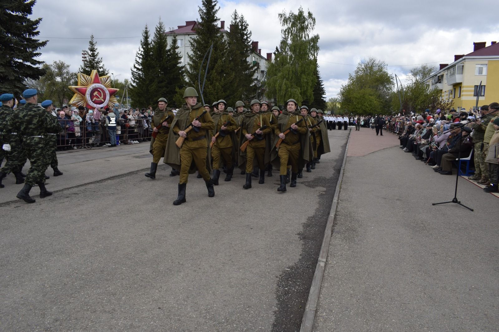 В Бавлах прошел Парад Победы