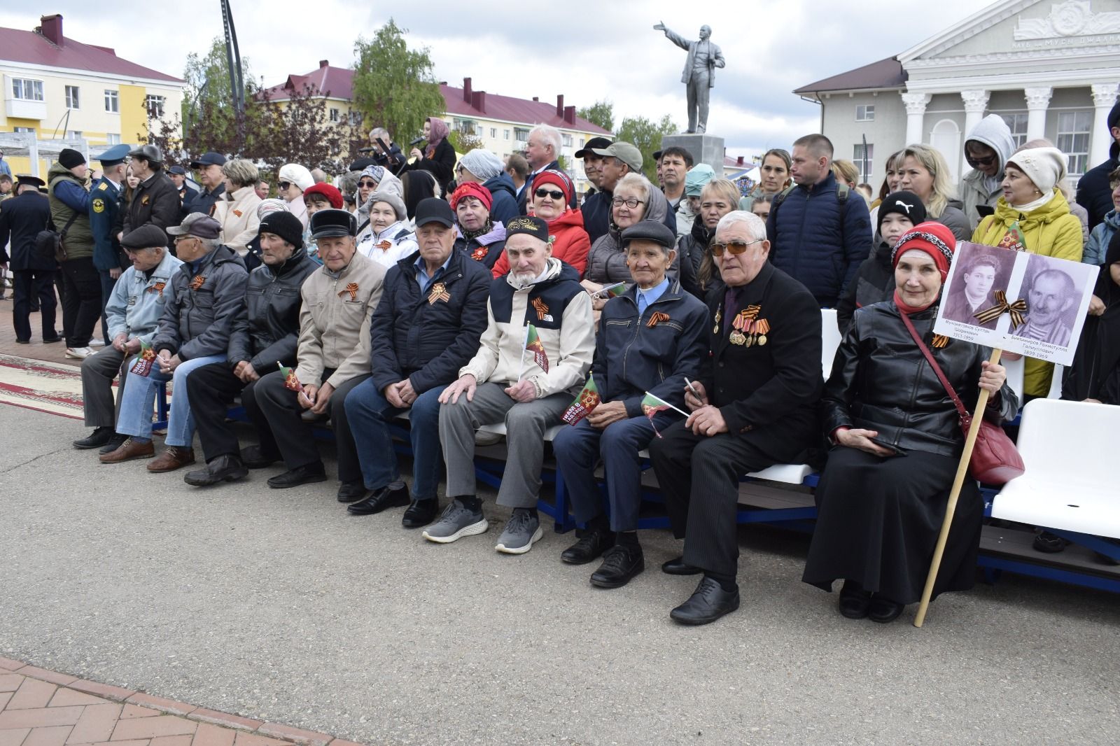 В Бавлах прошел Парад Победы