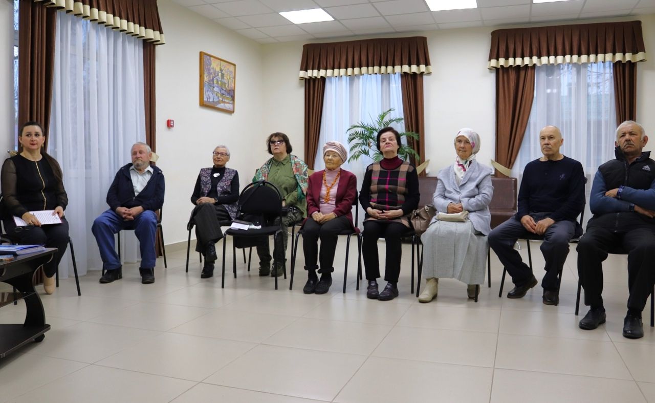 В Бавлах прошёл поэтический час «Певец страны берёзового ситца»