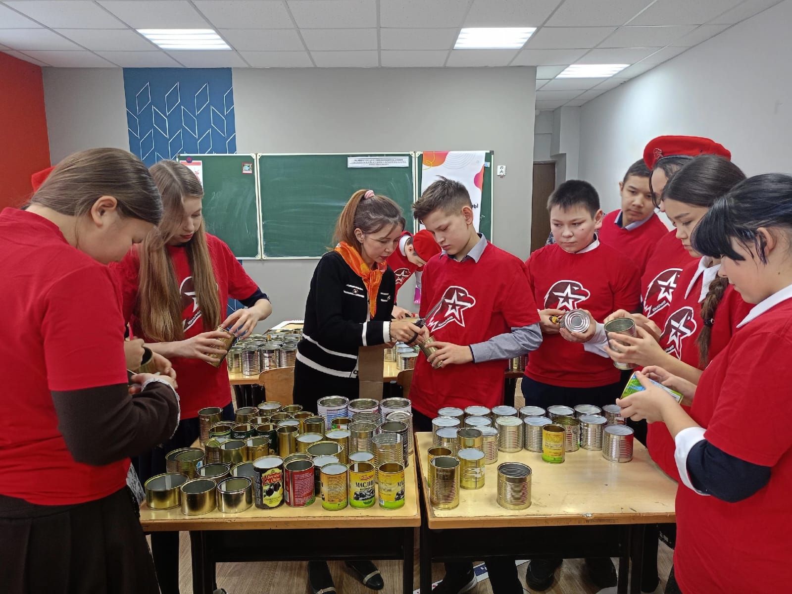 Бавлинские школьники помогают бойцам