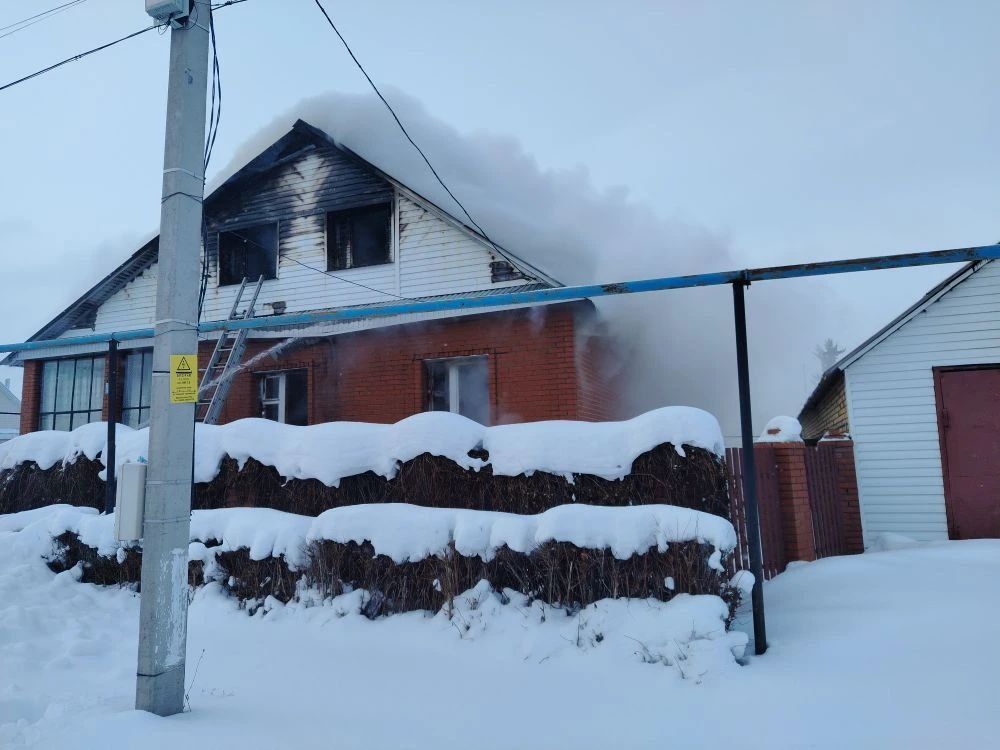 В Бавлах сгорел жилой дом
