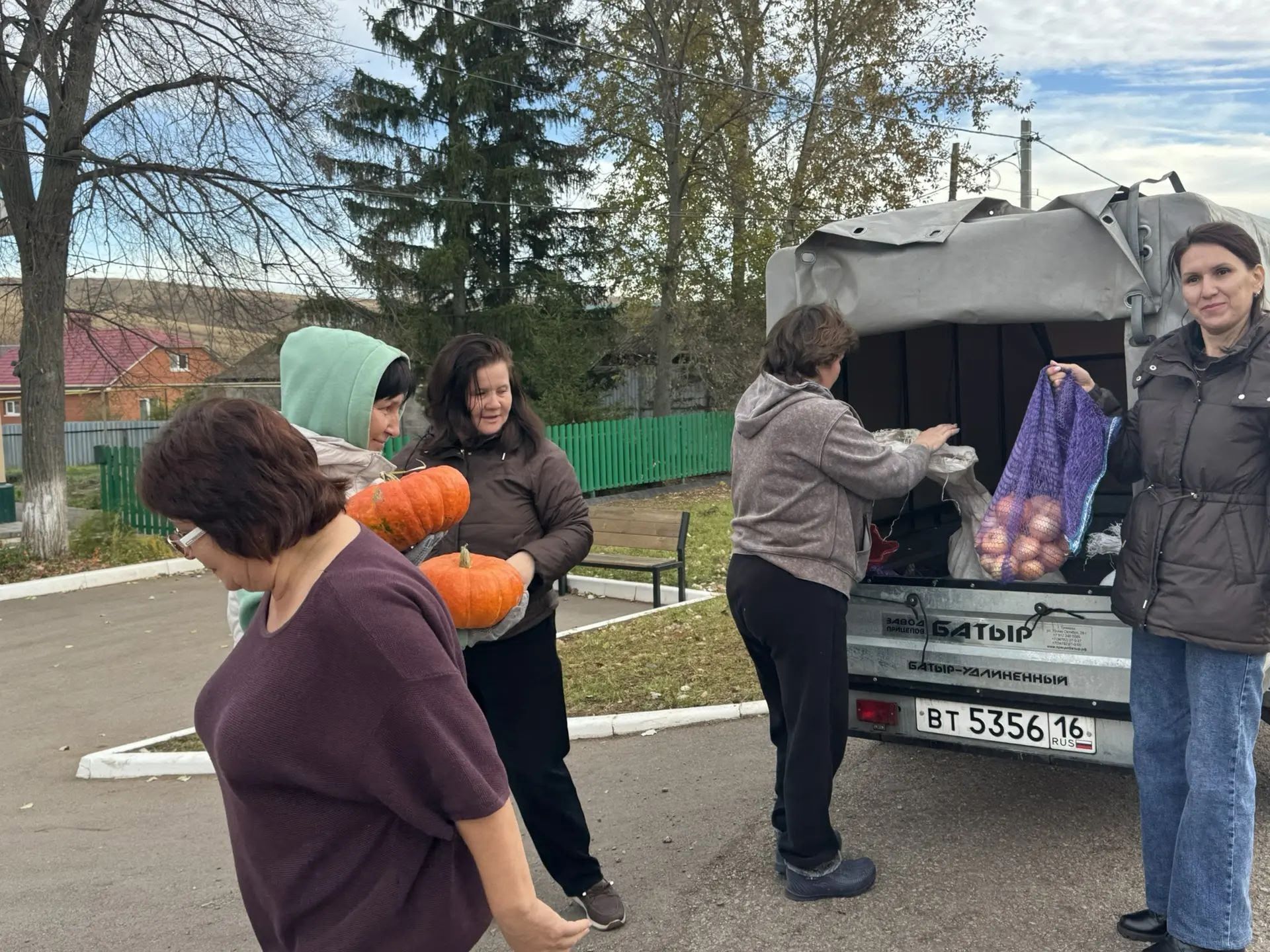 Баулылар хәрбиләргә гуманитар ярдәм җыя