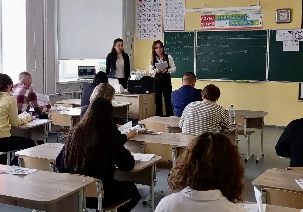 В Бавлах родители и школьники попробовали себя в роли участников ОГЭ