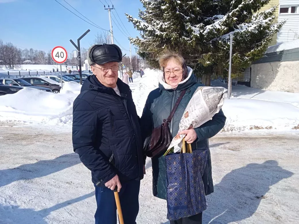 Бавлинцы поздравляют жён