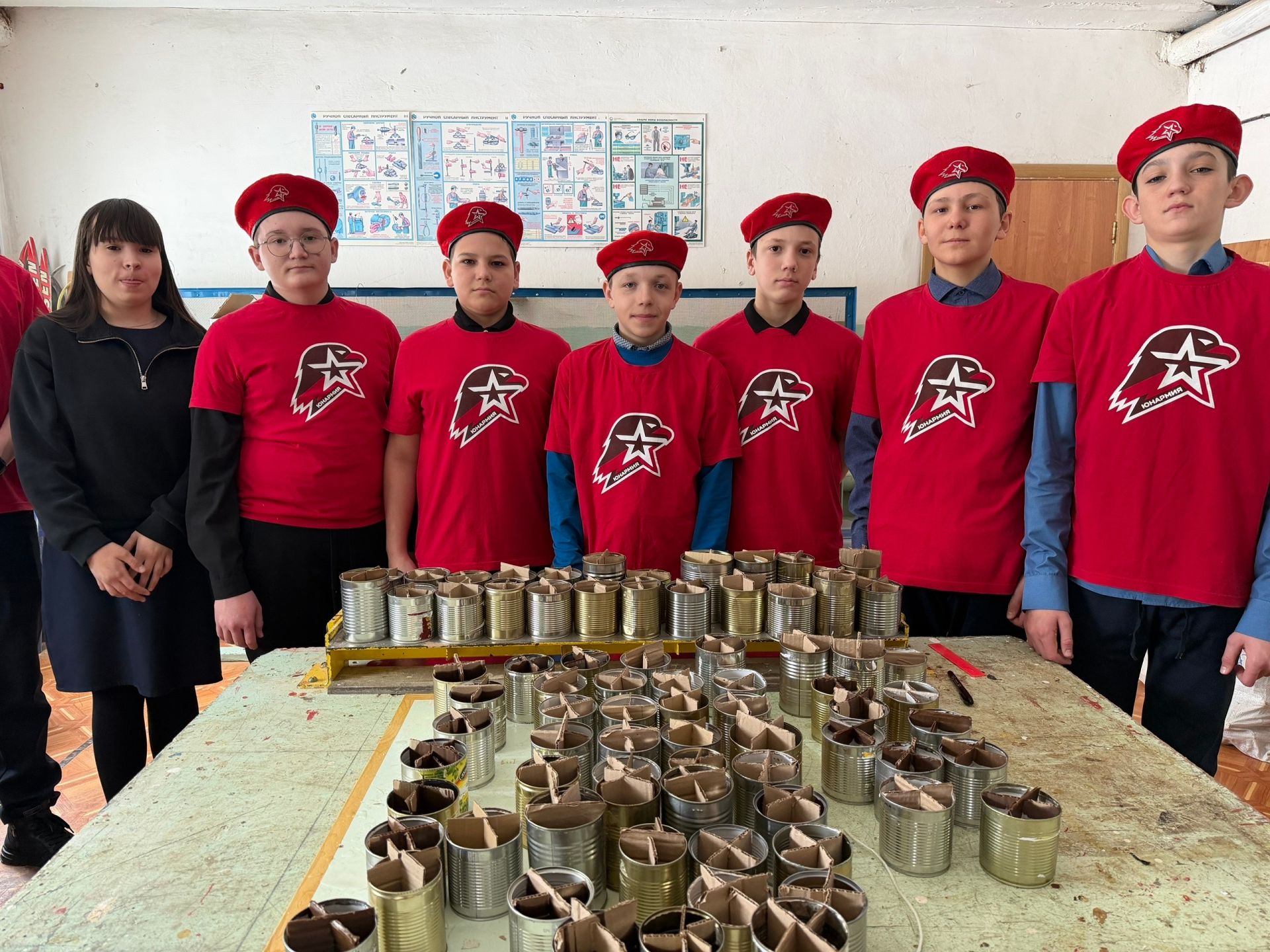 Бавлинские студенты и школьники принимают участие в сборе гумпомощи