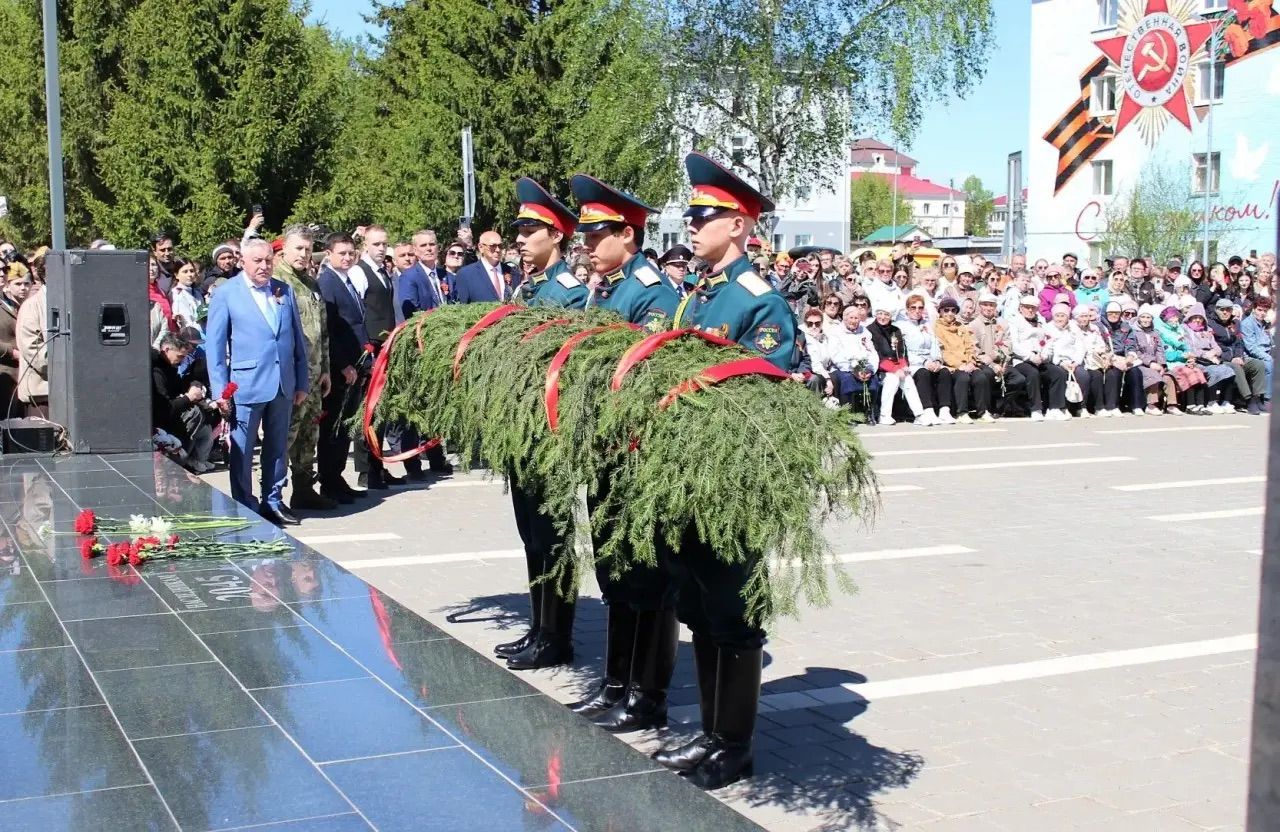 В Бавлах прошёл торжественный митинг