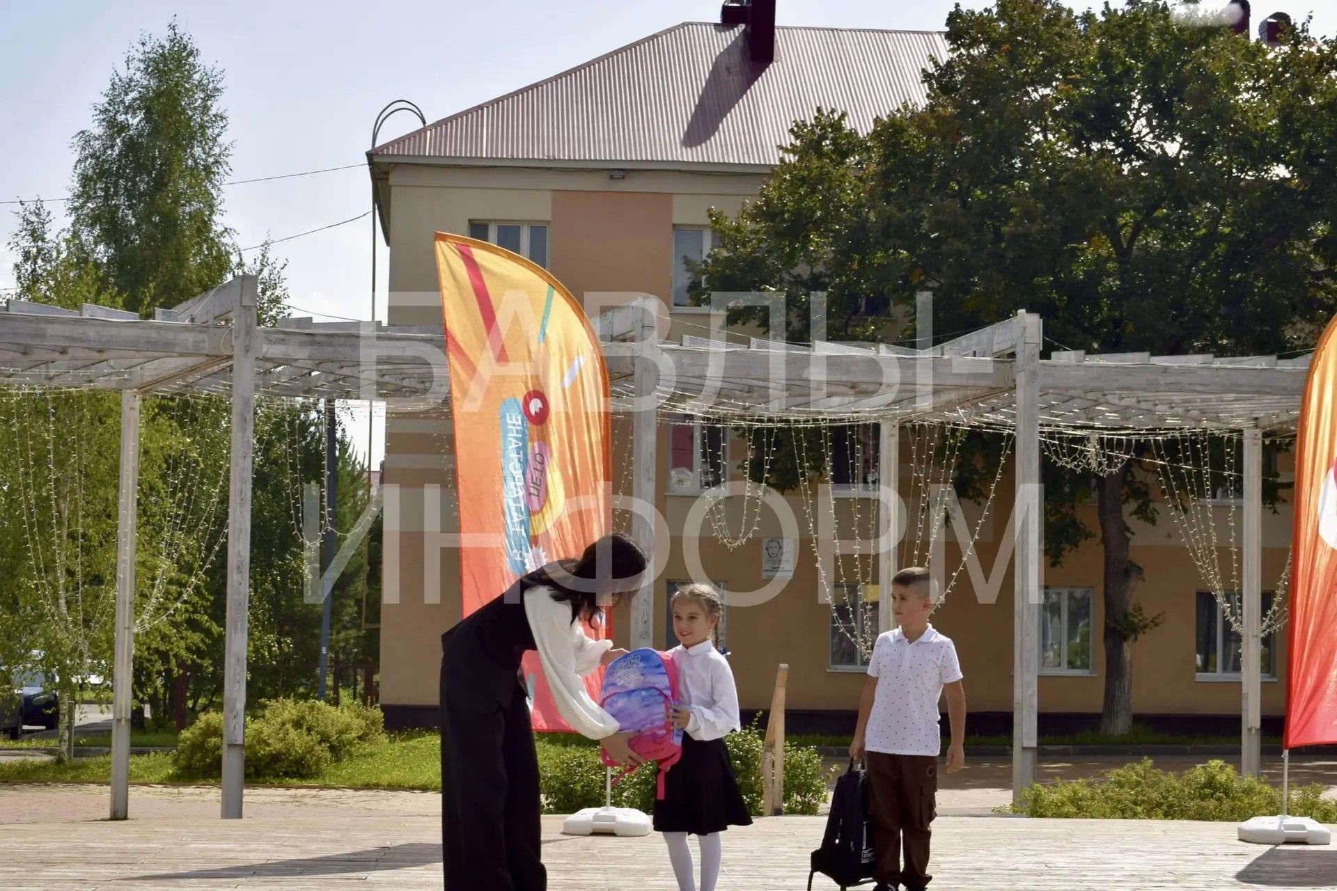 Готовы к первому классу: юным бавлинцам подарили школьные наборы