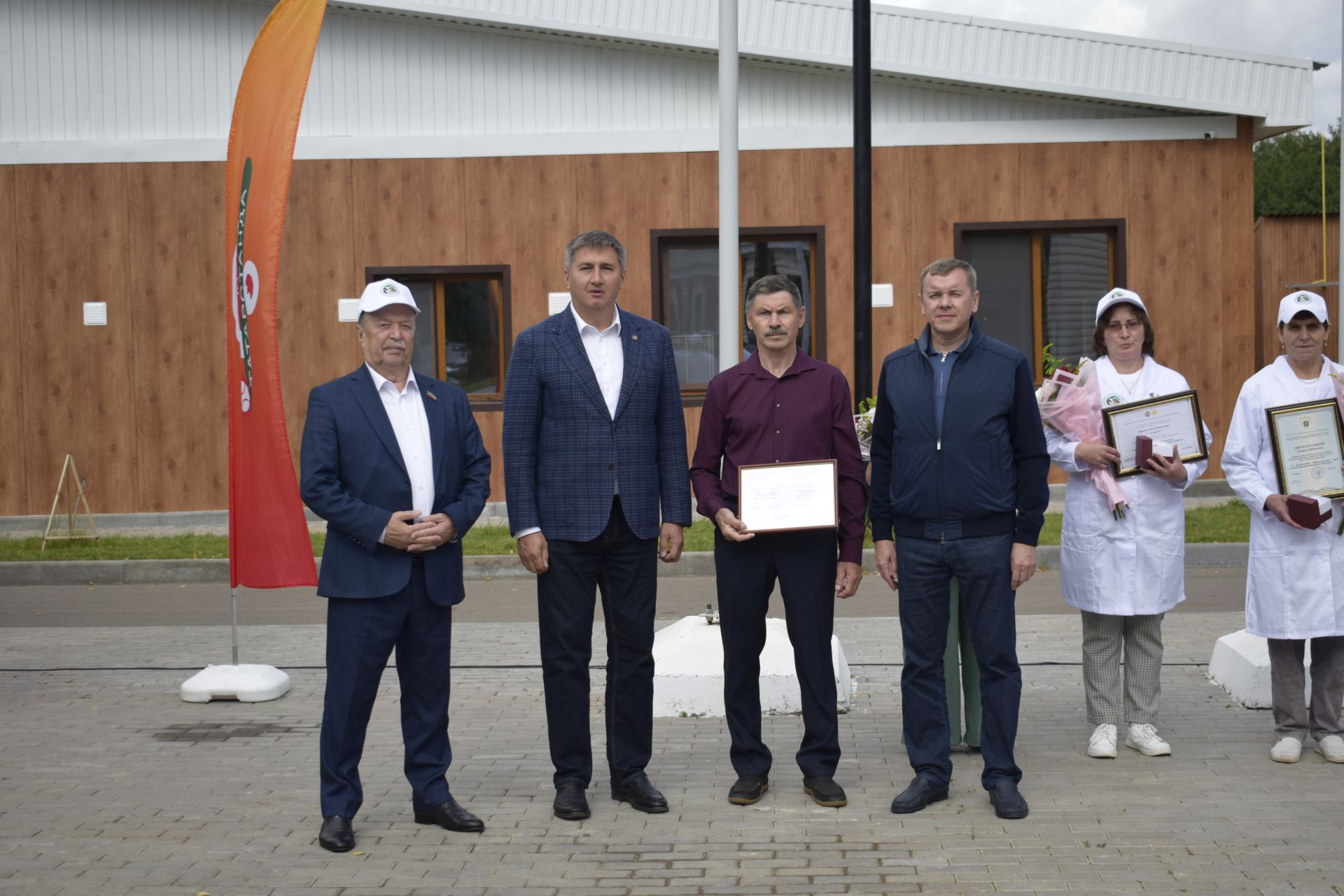 Баулы районында машина белән сыер саву операторларының  бәйгесе узды