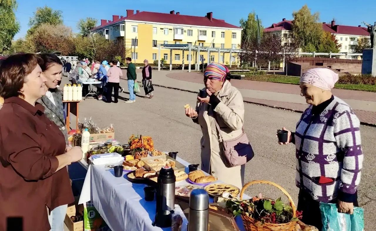 Ярмарка ко Дню пожилых людей прошла на центральной площади Бавлов