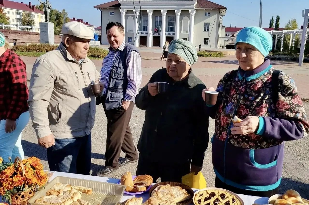 Ярмарка ко Дню пожилых людей прошла на центральной площади Бавлов