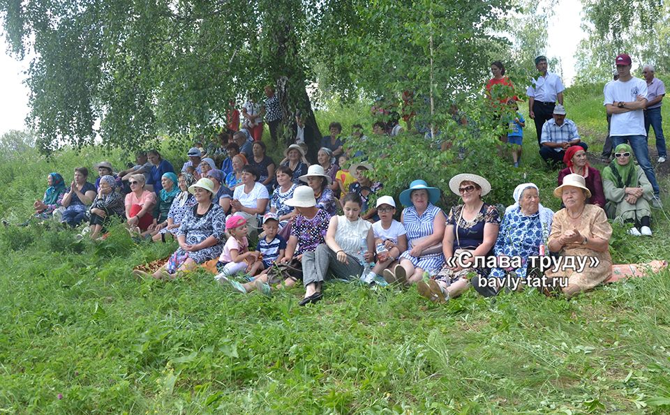 В селе Татарская Тумбарла бабушки отметили праздник