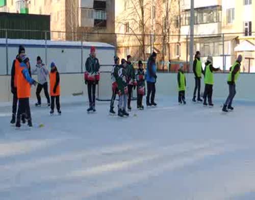 В Бавлах провели “Зимние забавы” на льду