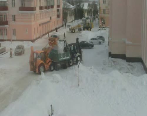 Бавлинские коммунальщики борются со снегом