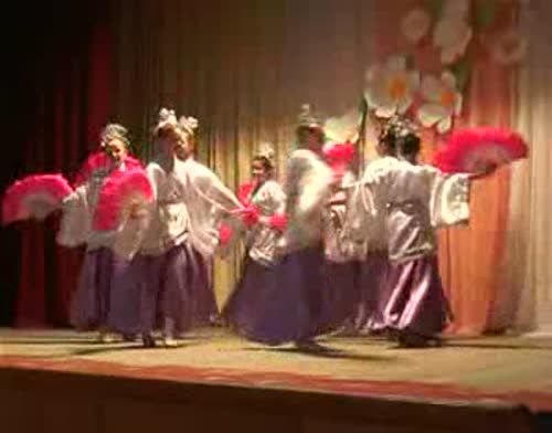 В Бавлах дети исполнили народные танцы