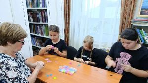 Мастер-класс по плетению из резинок прошёл в Бавлинском районе