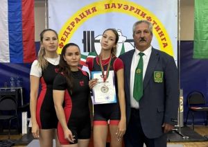 Бавлинские спортсменки успешно выступили на Чемпионате Татарстана по пауэрлифтингу